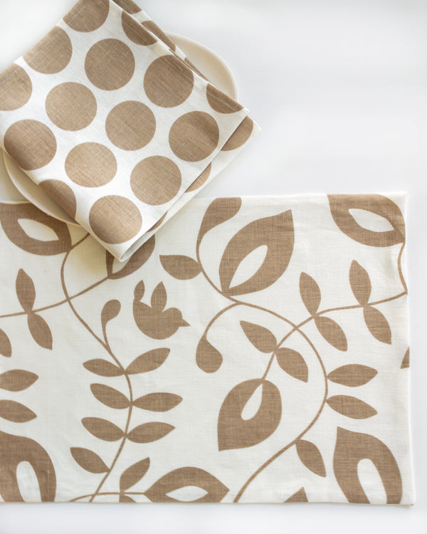 Birdie Placemat in Cocoa