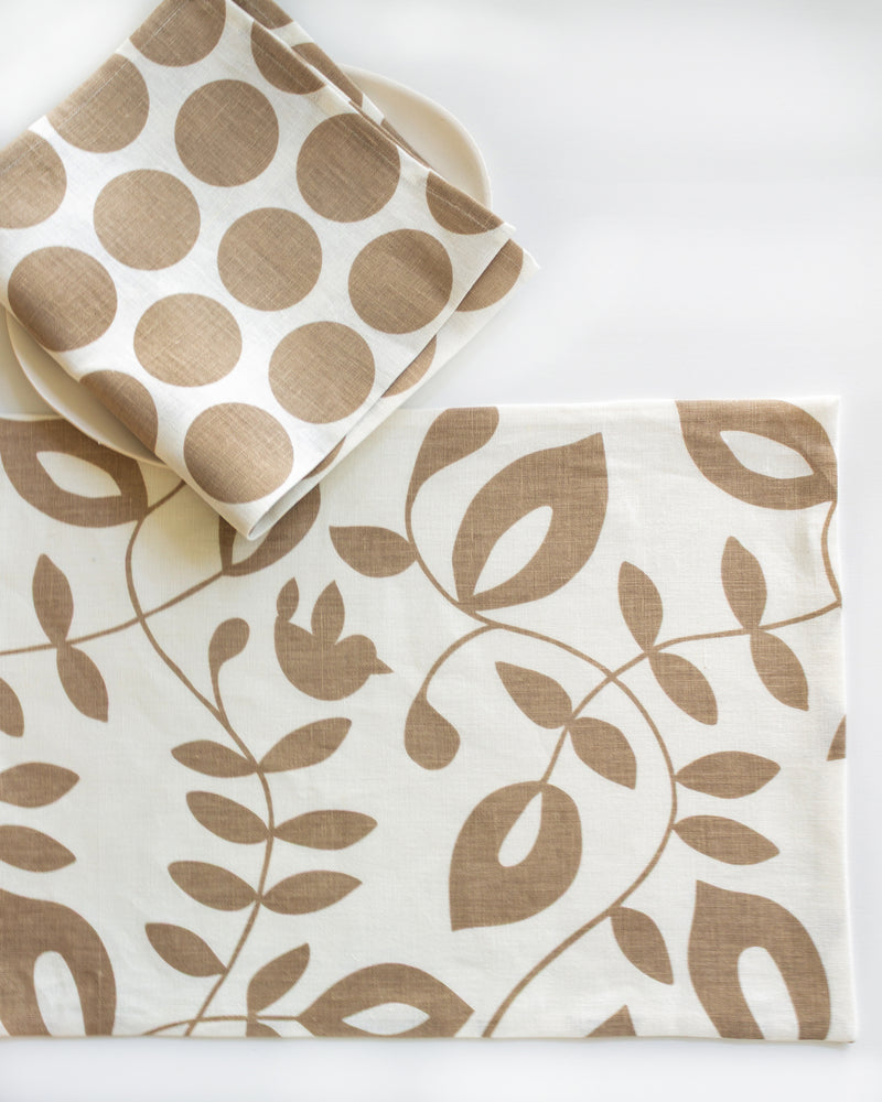 Birdie Placemat in Cocoa
